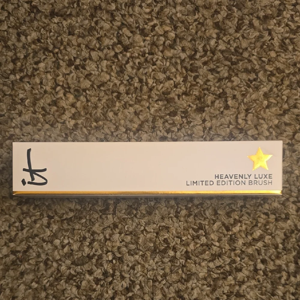 IT Cosmetics Heavenly Luxe Brush in White and Gold